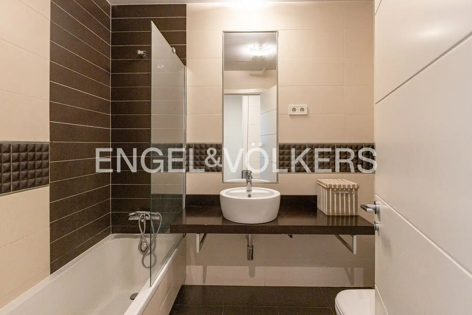 Baño de Apartamento en venta en Madrid con Aire acondicionado, Calefacción y Jardín privado