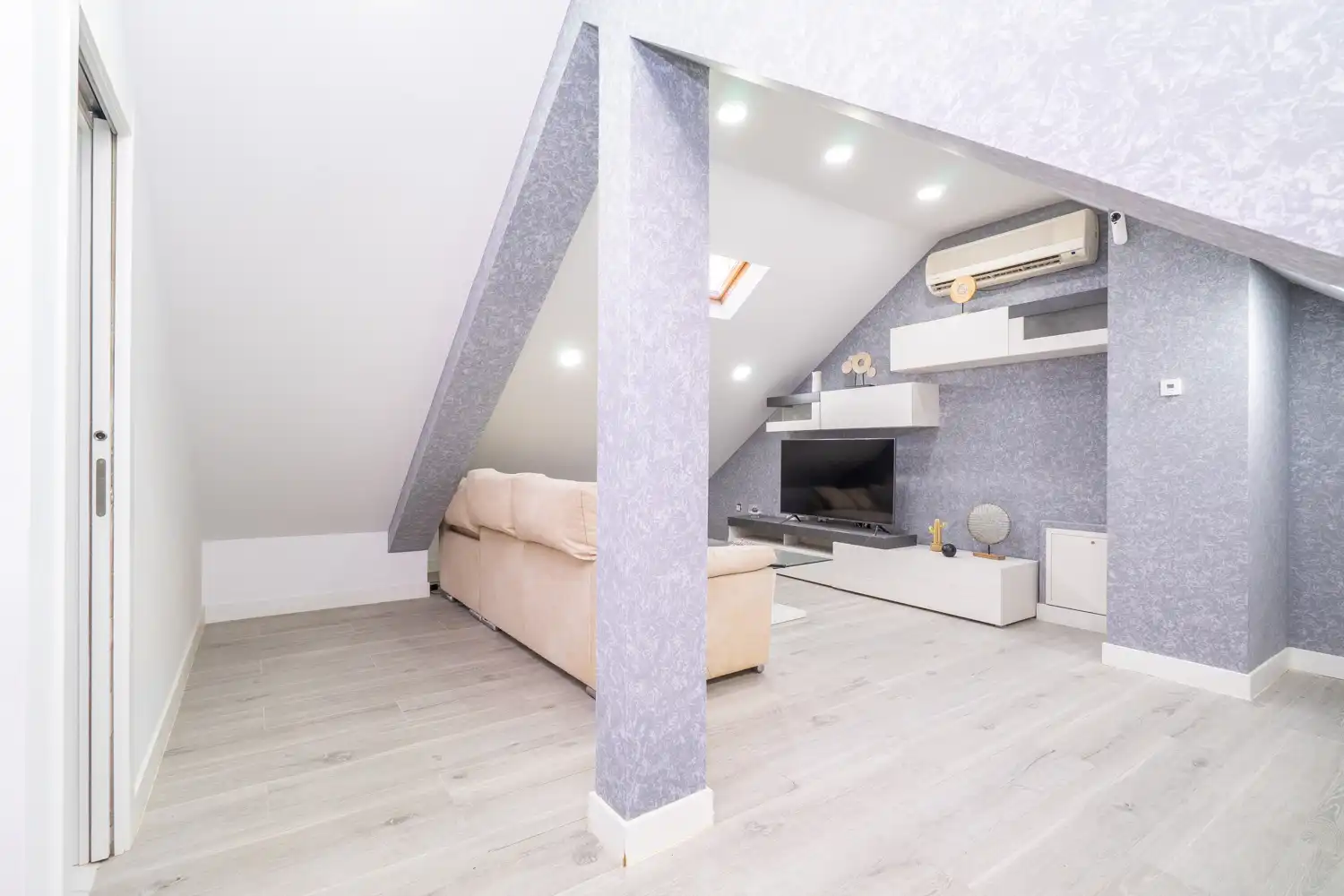 Sala d'estar de Casa adosada en venda en Valdemoro amb Aire condicionat, Calefacció i Jardí privat