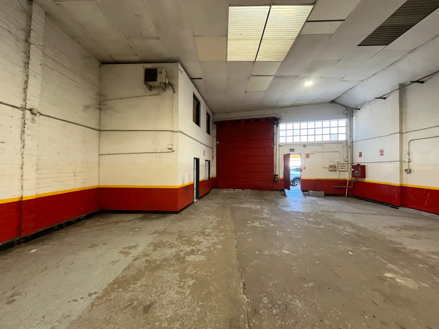 Nave industrial de alquiler en Girona con Alarma