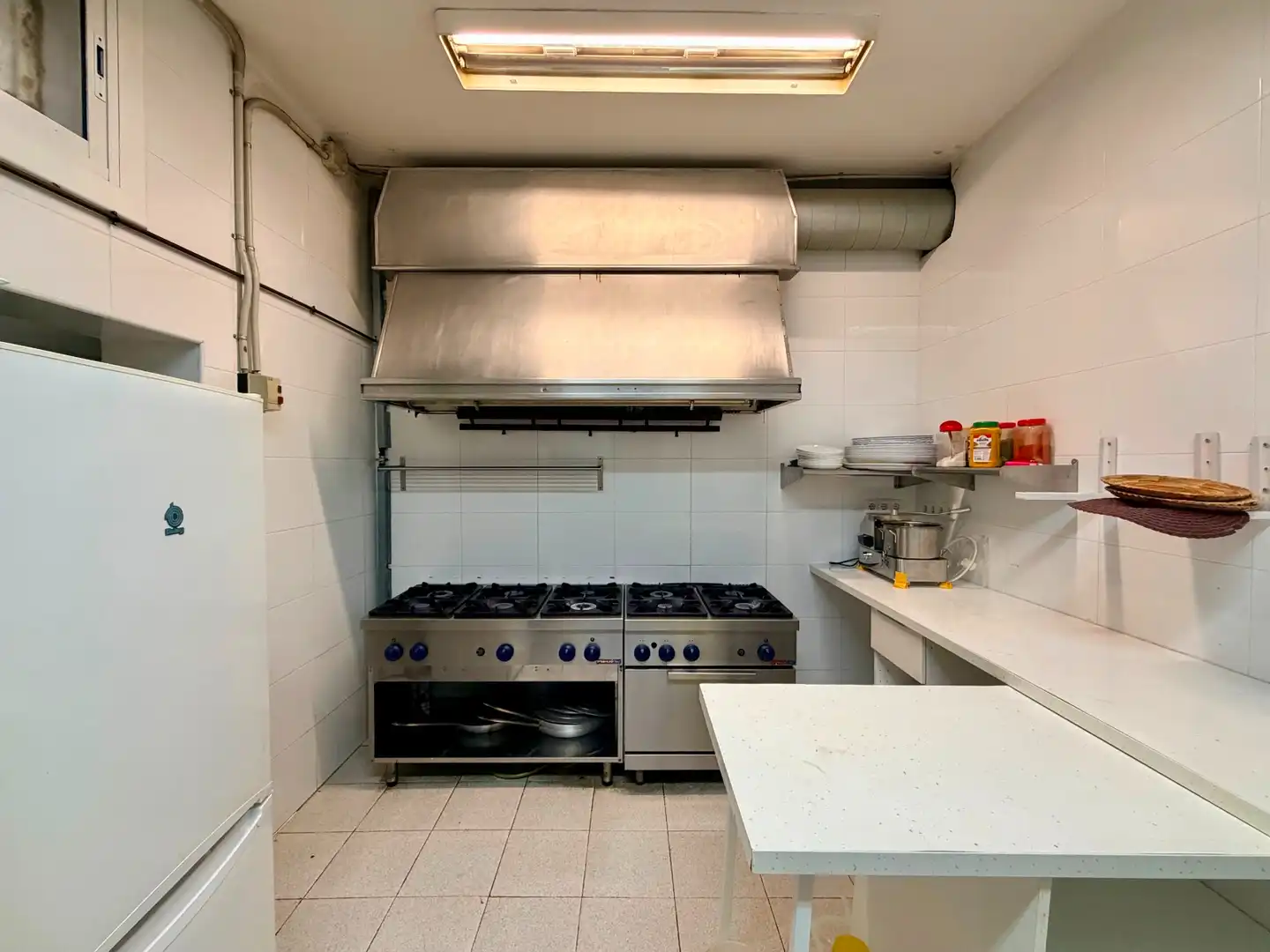 Business premises for transfer in Sants - Montjuïc, imagen 8