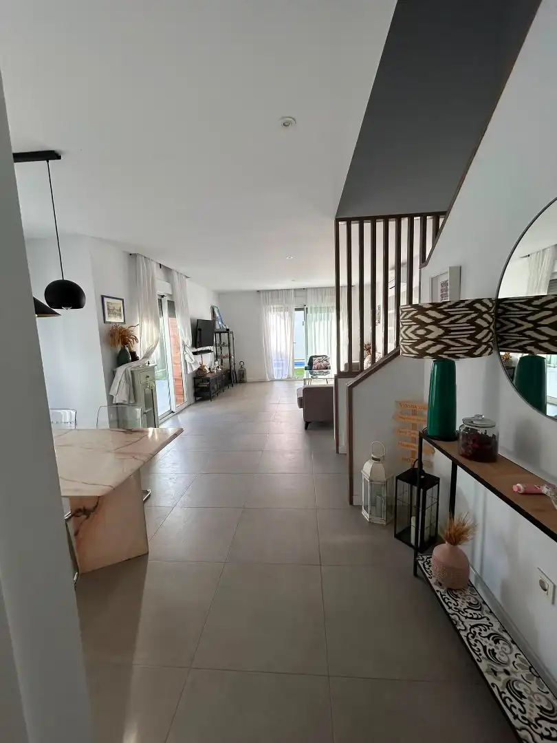 Sala de estar de Casa adosada en venta en Bormujos con Aire acondicionado, Jardín privado y Terraza