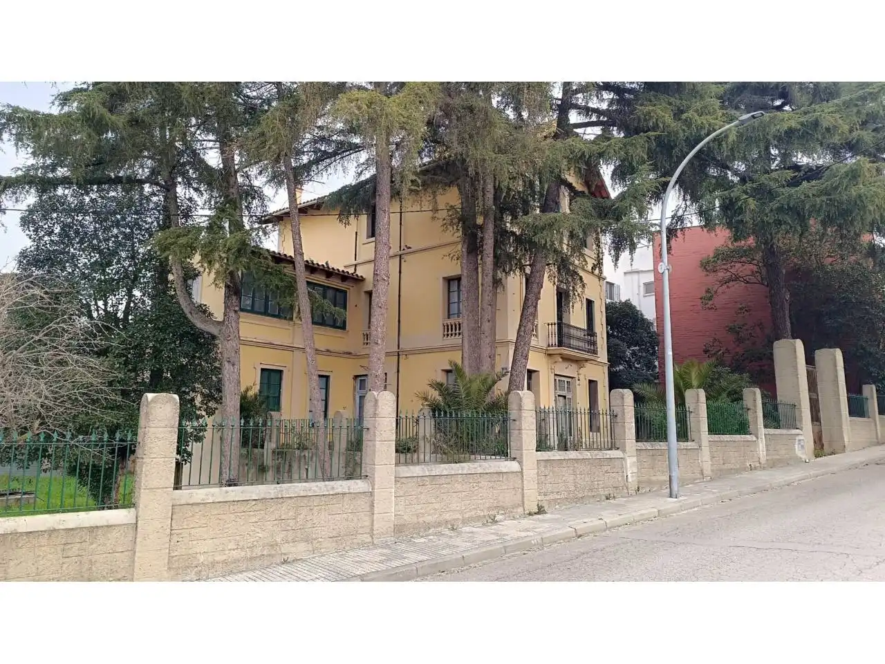 Vista exterior de Casa o xalet en venda en Martorelles amb Jardí privat, Terrassa i Alarma