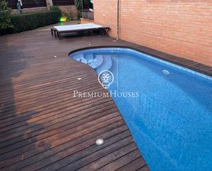 Swimming pool of House or chalet to rent in Castelldefels  with Air Conditioner, Heating and Private garden