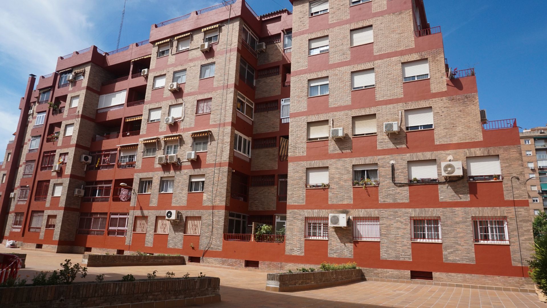Exterior view of Flat for sale in  Granada Capital  with Heating, Storage room and Balcony