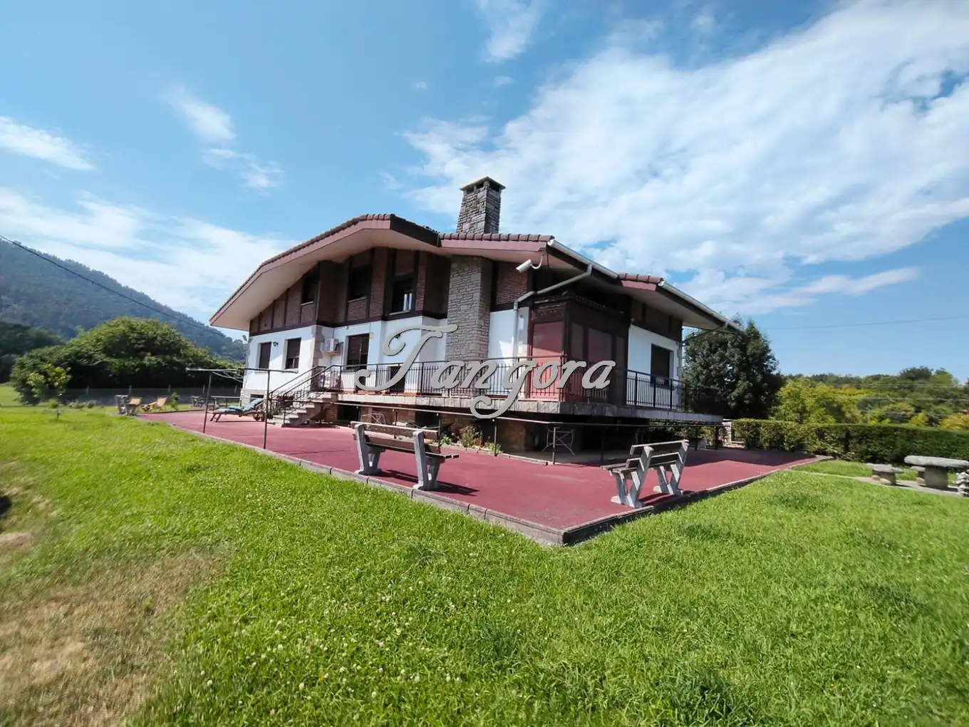 Vista exterior de Casa o xalet en venda en Busturia amb Calefacció, Jardí privat i Parquet