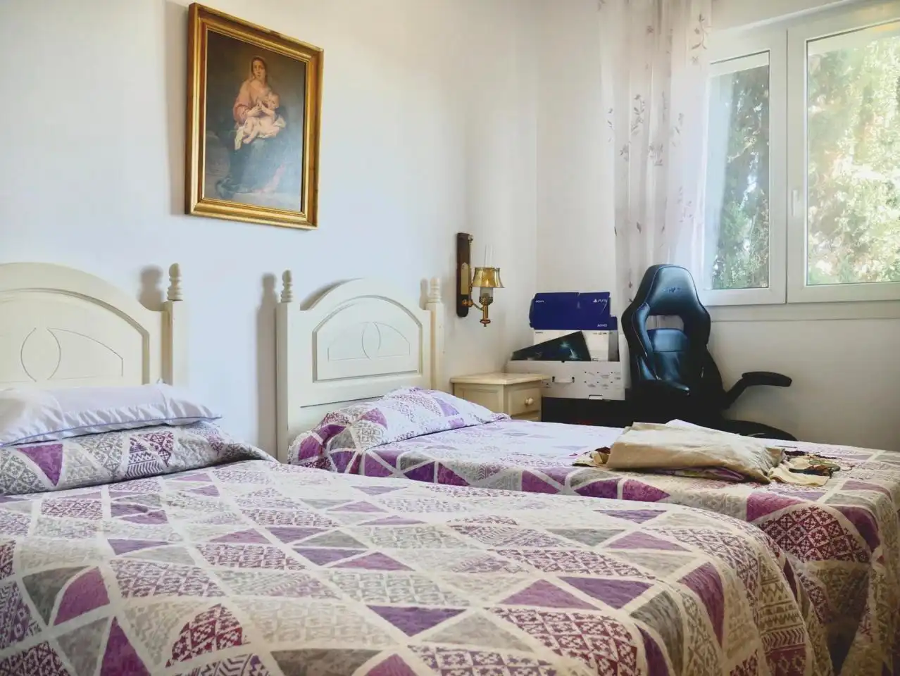 Dormitori de Casa o xalet en venda en Tomares amb Aire condicionat, Jardí privat i Parquet