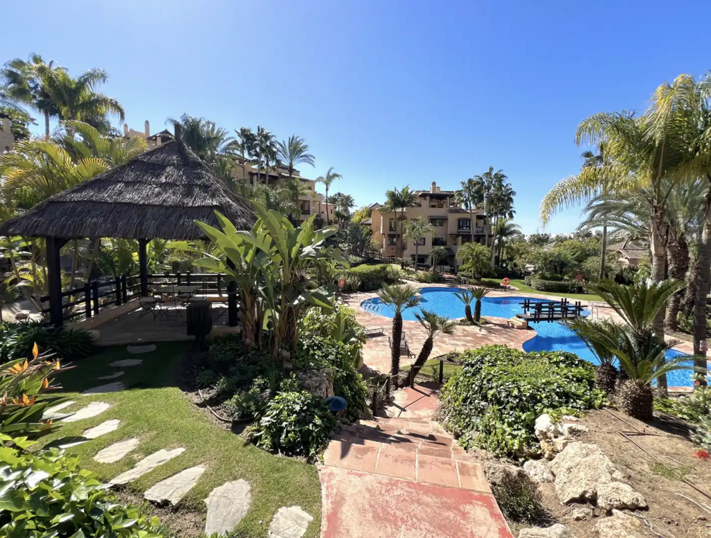 Jardín de Apartamento de alquiler en Estepona con Aire acondicionado, Calefacción y Terraza