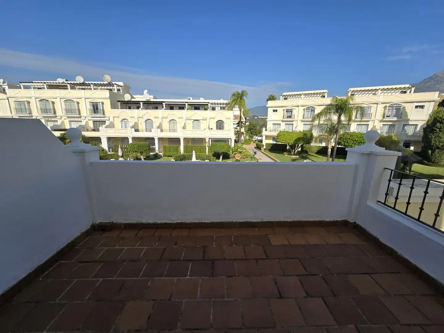 Terrasse von Einfamilien-Reihenhaus zur Miete in Marbella mit Möbliert