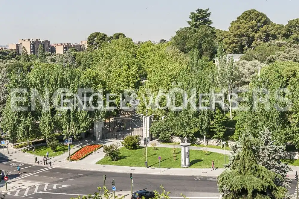 Exterior view of Flat for sale in Madrid  with Air Conditioner, Heating and Parquet flooring