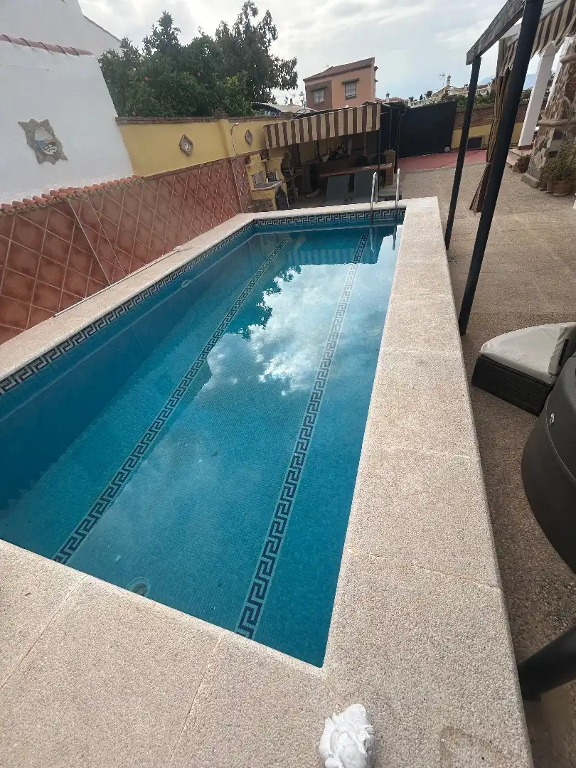Piscina de Casa o xalet en venda en Alhaurín de la Torre amb Aire condicionat, Jardí privat i Terrassa