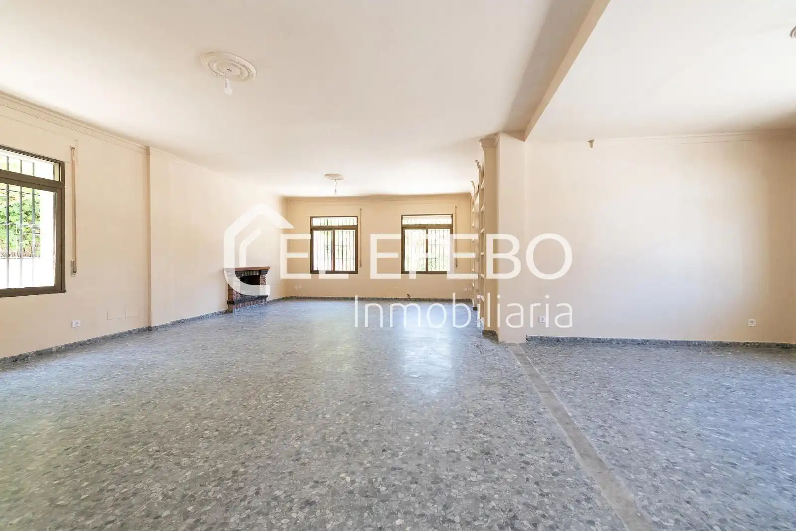 Vista exterior de Casa o xalet en venda en Antequera amb Calefacció, Terrassa i Traster