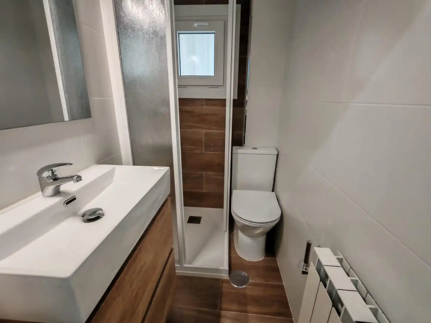 Baño de Piso de alquiler en Vigo  con Calefacción y Balcón