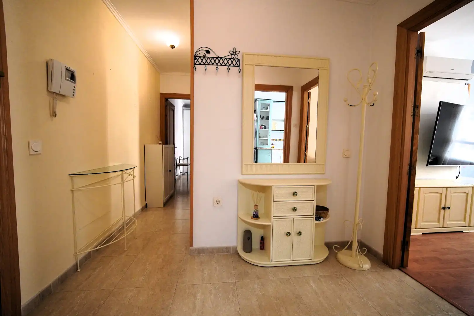 Wohnung zum Verkauf in Roquetas de Mar mit Klimaanlage, Terrasse und Möbliert