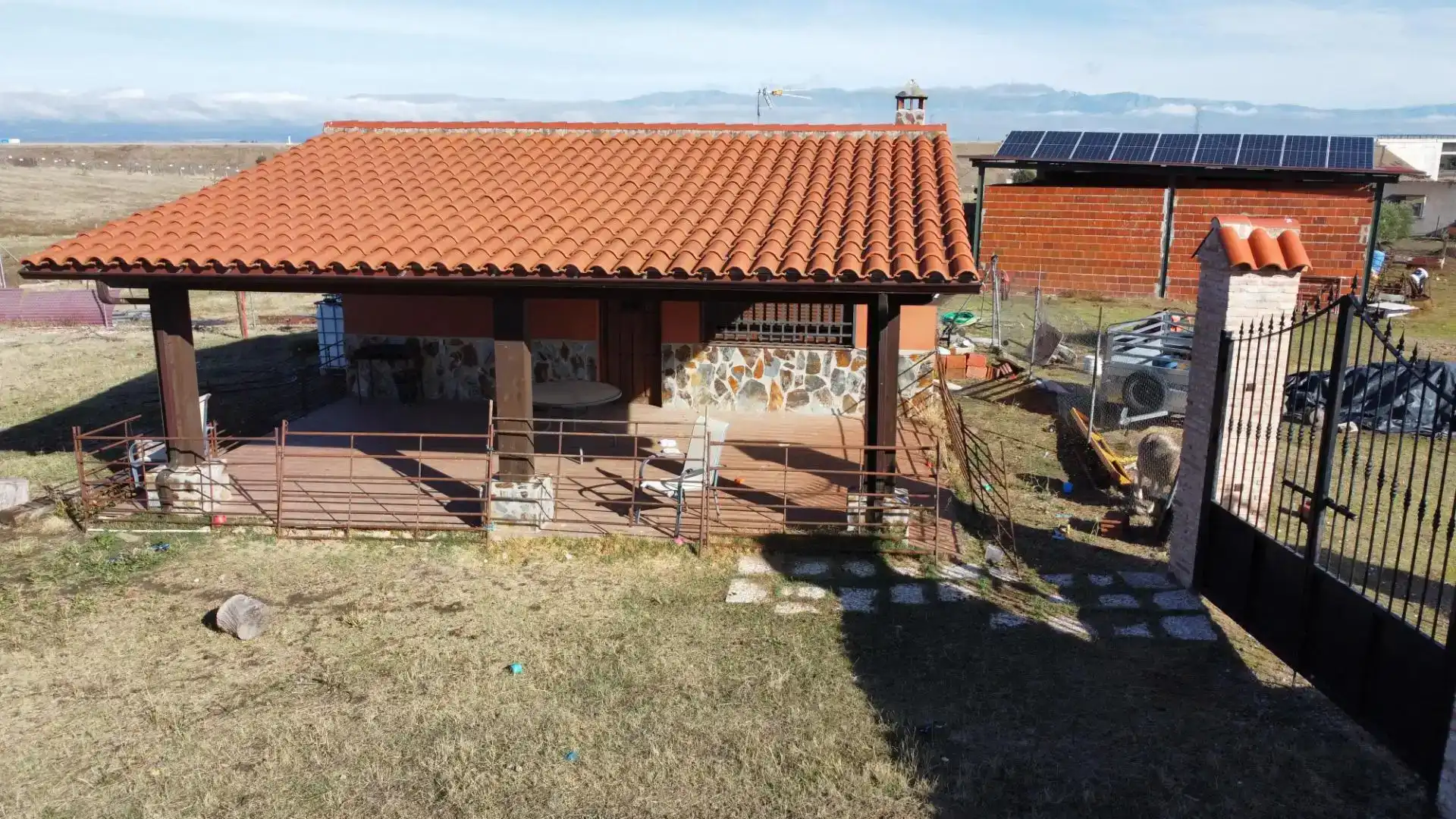 Vista exterior de Finca rústica en venda en Casatejada amb Jardí privat, Traster i Moblat