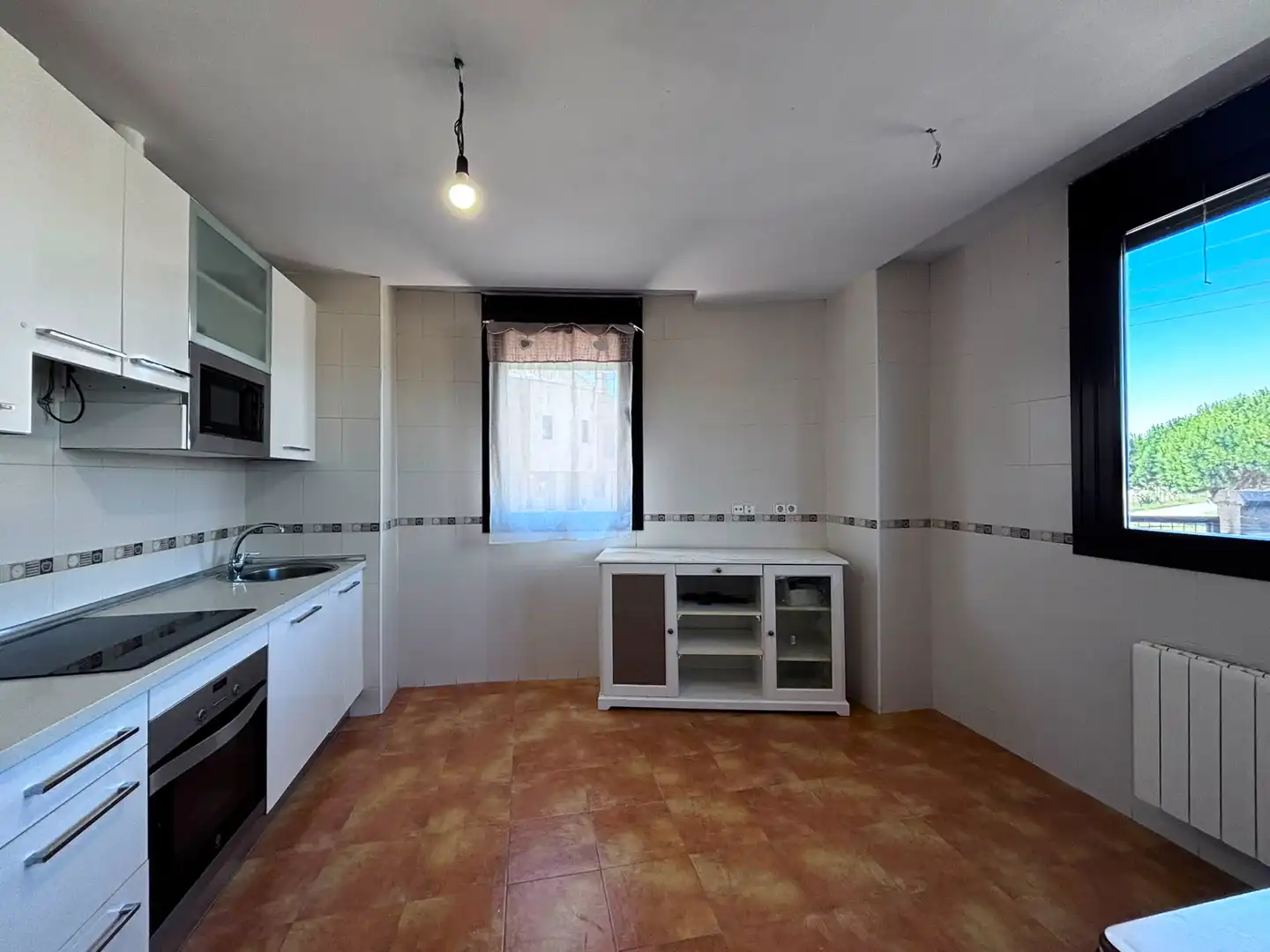 Küche von Einfamilien-Reihenhaus zum Verkauf in Burgos mit Heizung, Terrasse und Abstellraum