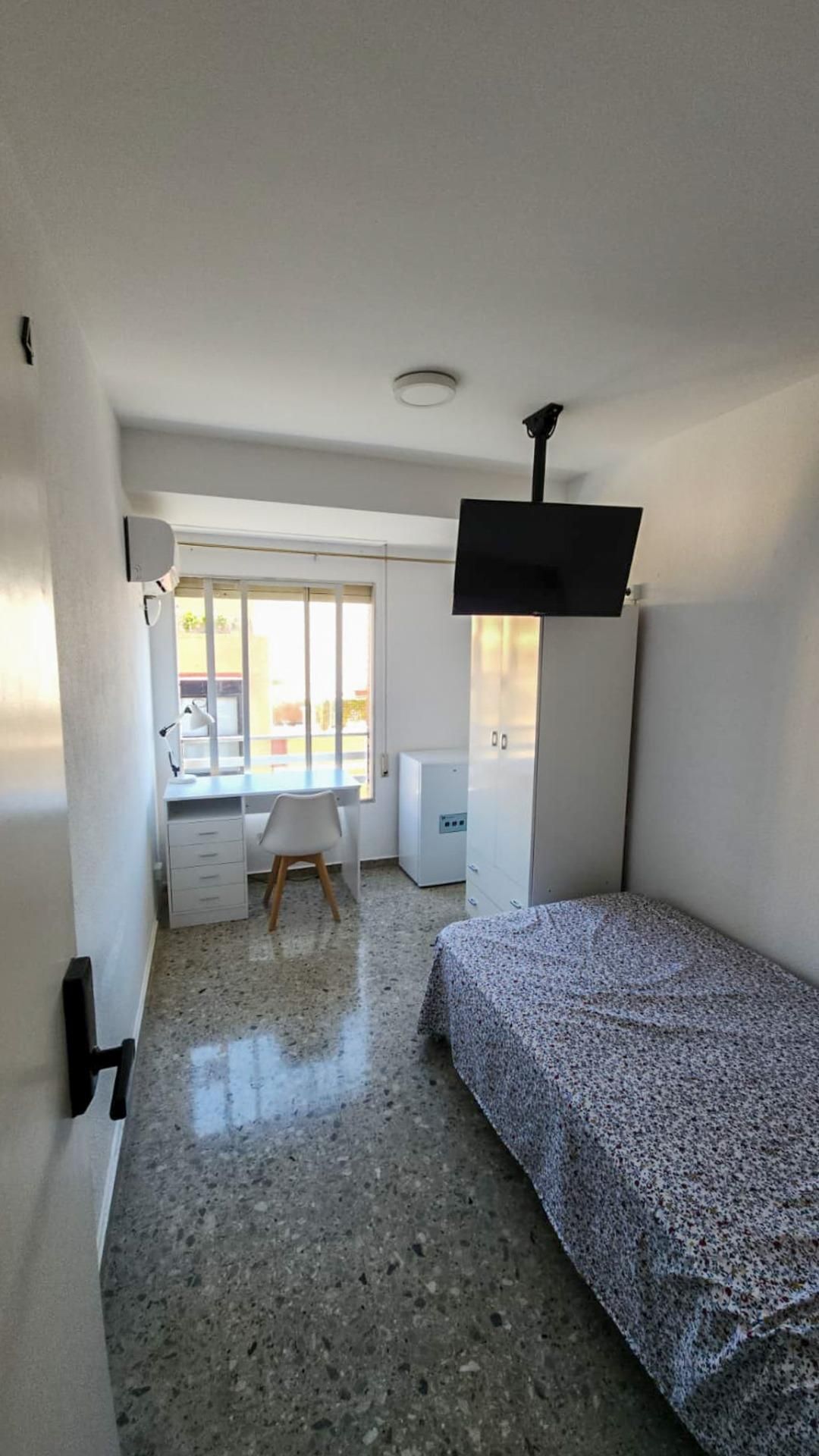 Flat to share in  FLORISTA, 153, Barrio de Benicalap, Benicalap