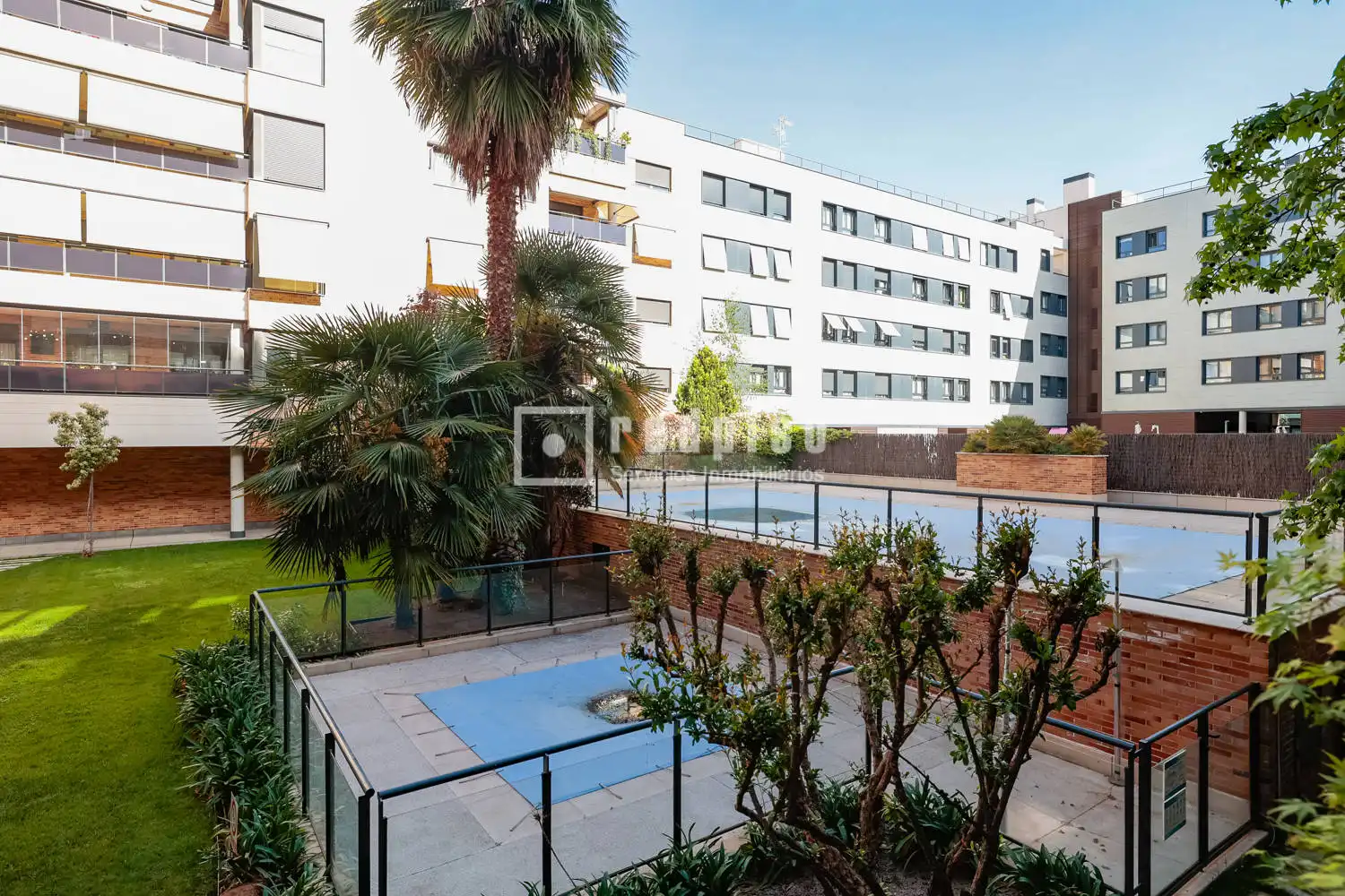 Vista exterior de Pis en venda en Alcobendas amb Aire condicionat, Calefacció i Jardí privat
