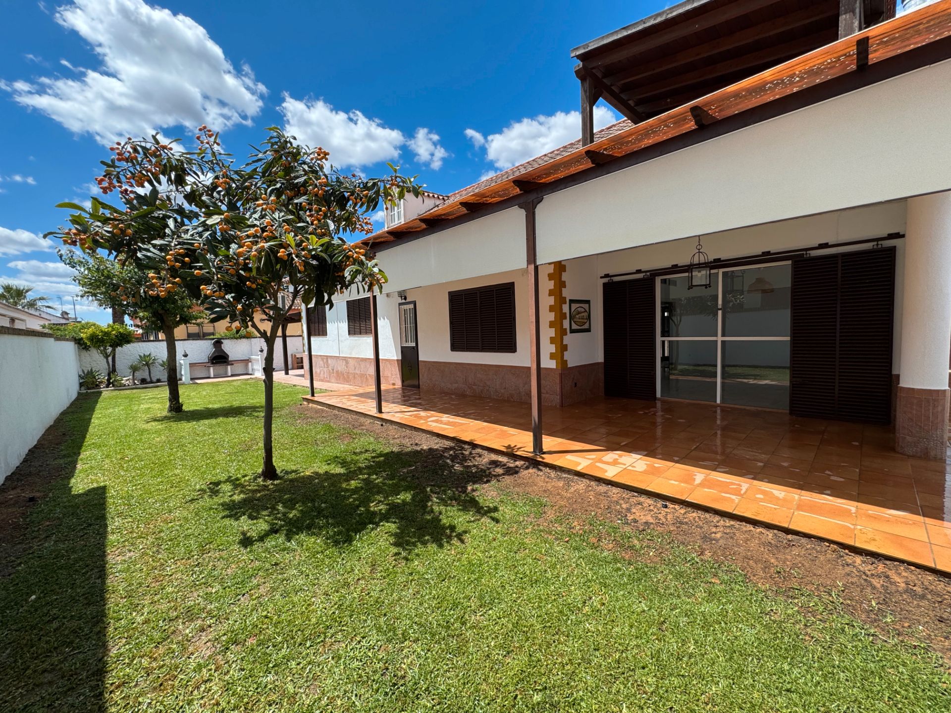 Exterior view of House or chalet to rent in Espartinas  with Air Conditioner, Heating and Private garden