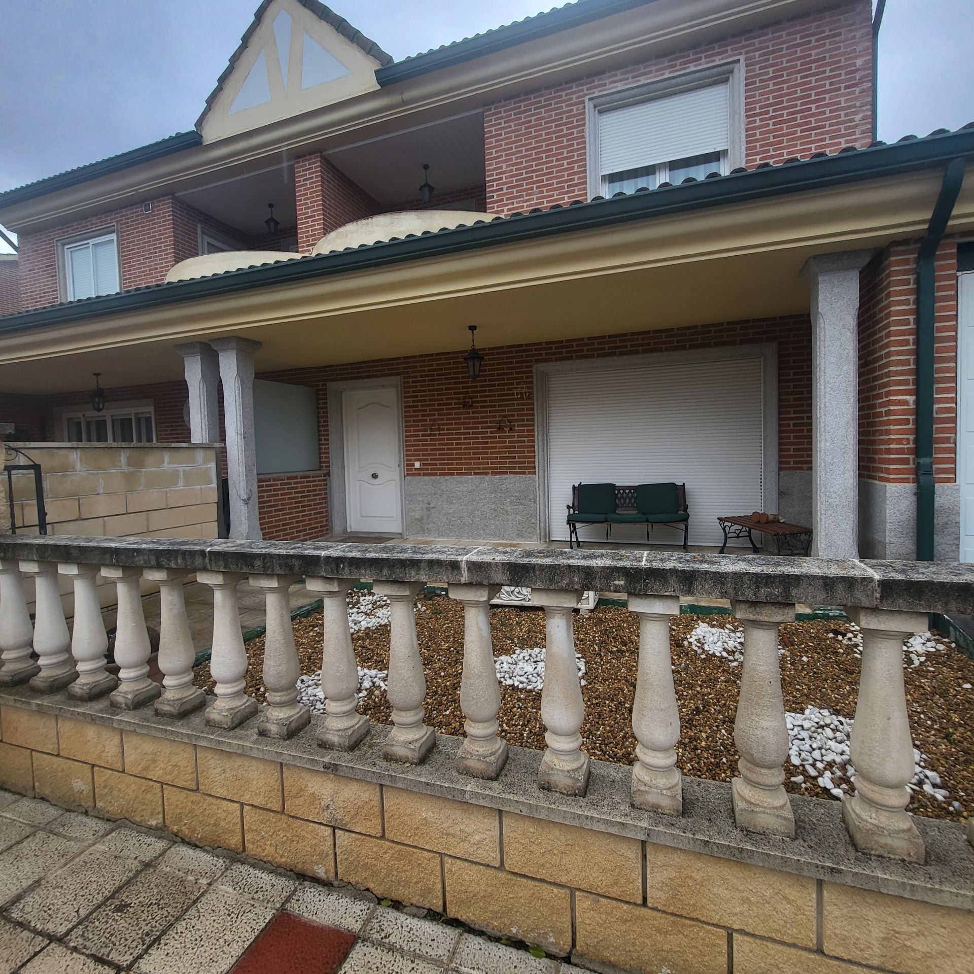 Vista exterior de Casa o xalet en venda en Ávila Capital amb Calefacció, Terrassa i Traster