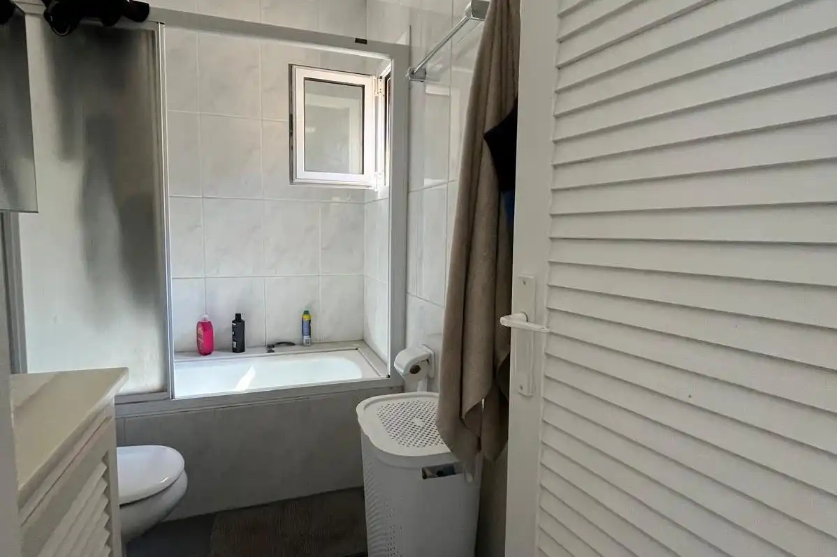 Badezimmer von Einfamilien-Reihenhaus zum Verkauf in Begur mit Terrasse und Balkon