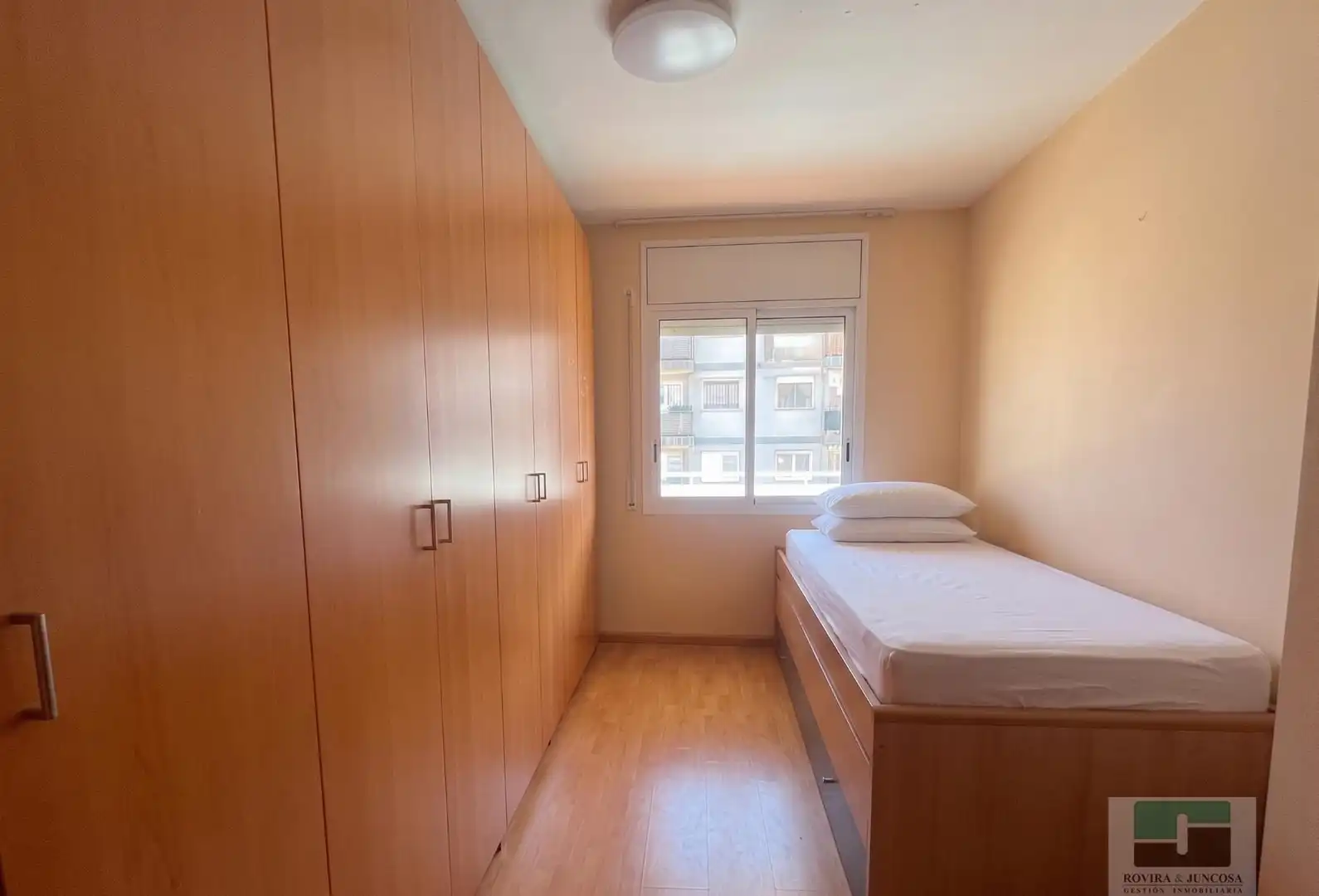 Dormitori de Pis de lloguer en Castelldefels amb Aire condicionat, Parquet i Terrassa