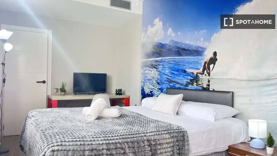 Schlafzimmer von Wohnung zur Miete in Valencia mit Klimaanlage, Heizung und Möbliert