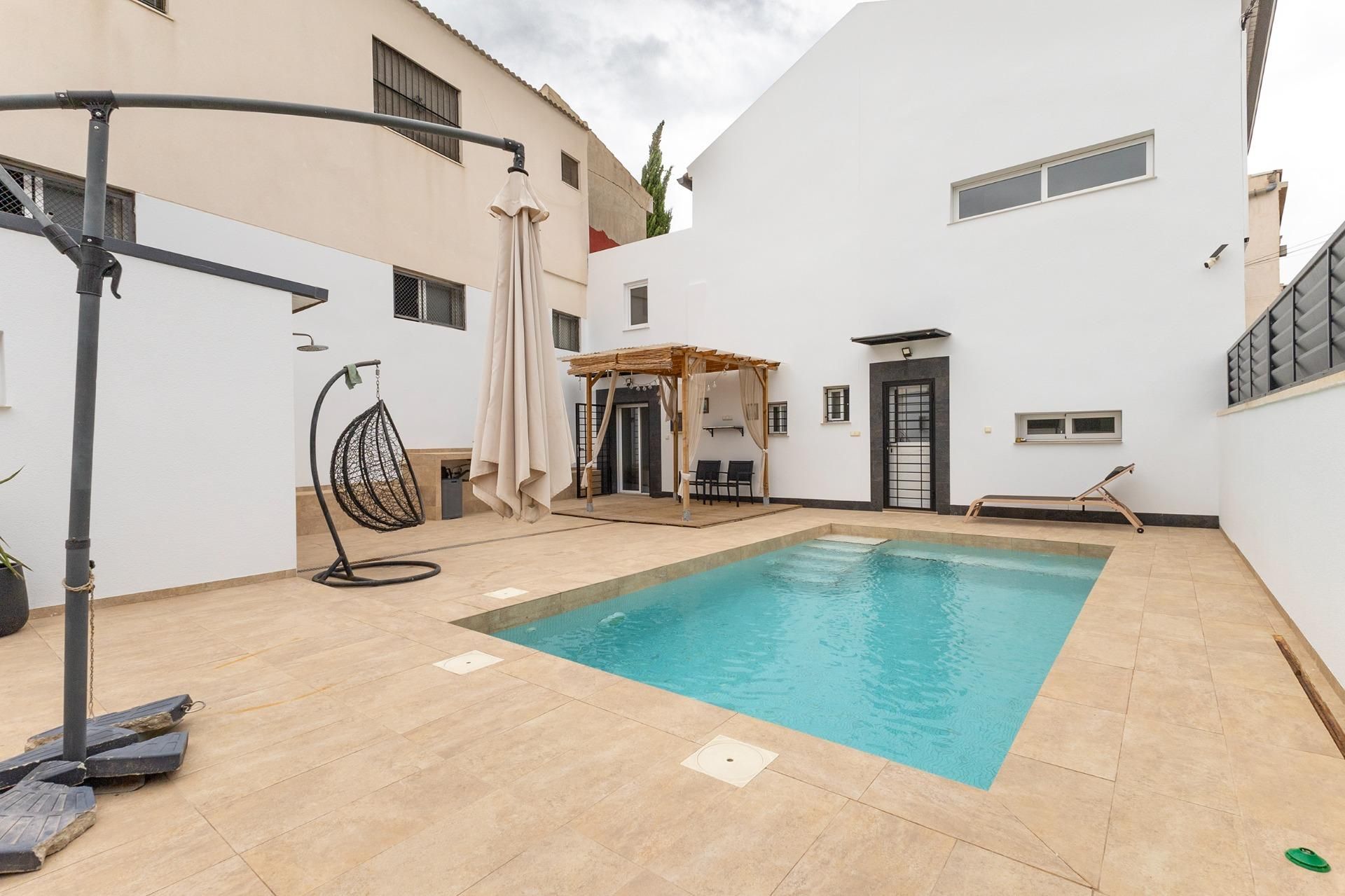 Piscina de Casa o xalet en venda en Orihuela amb Aire condicionat, Calefacció i Parquet