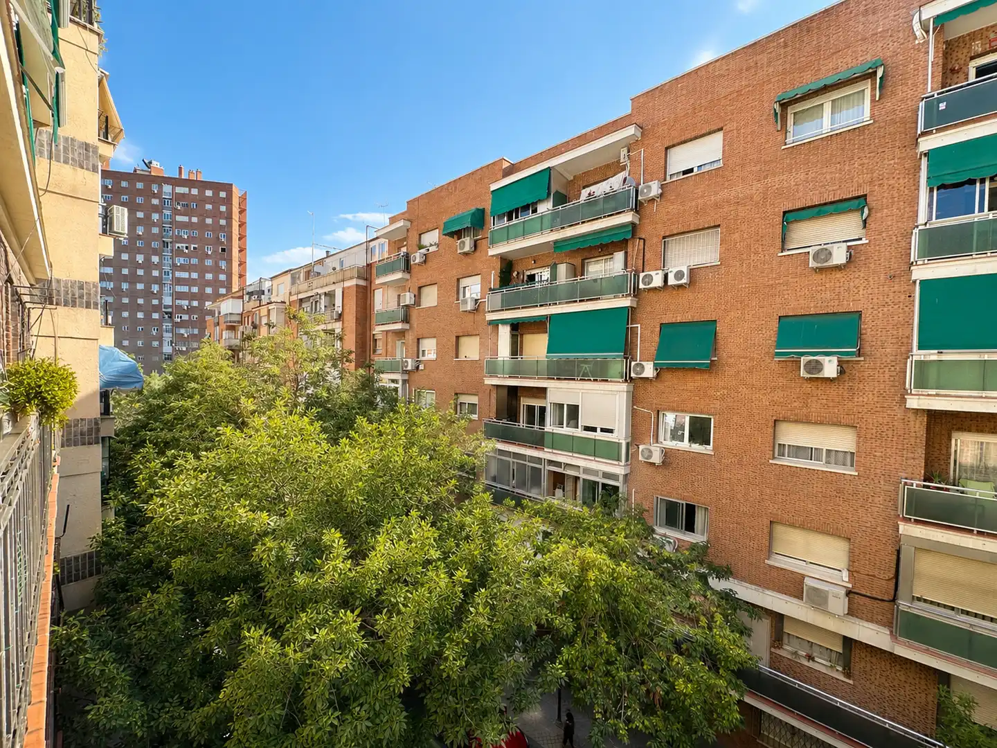 Vista exterior de Piso en venta en Madrid con Aire acondicionado y Balcón