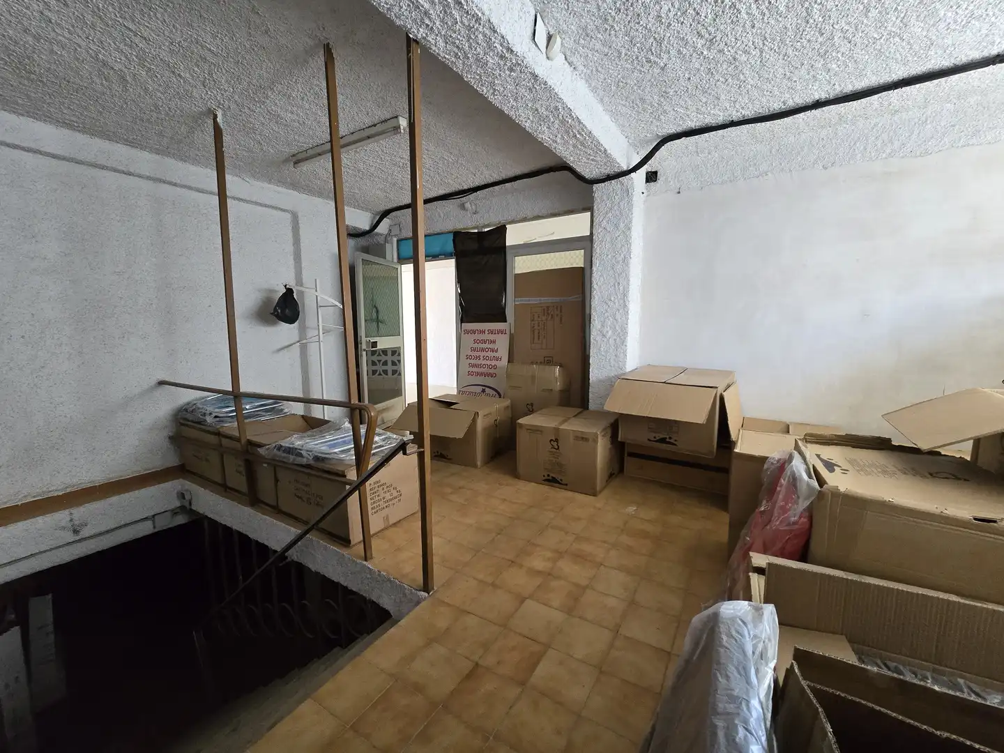 Local de alquiler en Oliva con Aire acondicionado y Amueblado