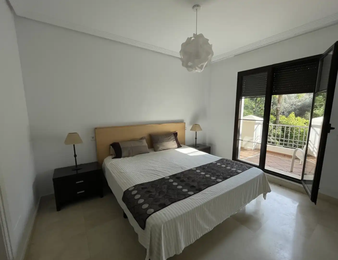 Habitación de Apartamento en venta en Benahavís con Aire acondicionado, Calefacción y Terraza