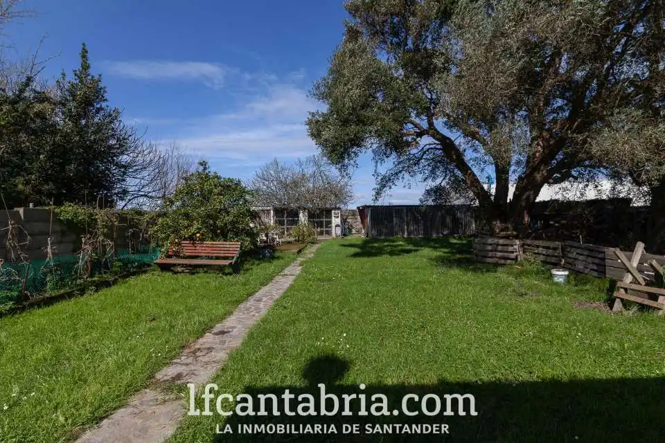 Jardín de Casa o chalet en venta en Santa Cruz de Bezana con Calefacción, Jardín privado y Trastero