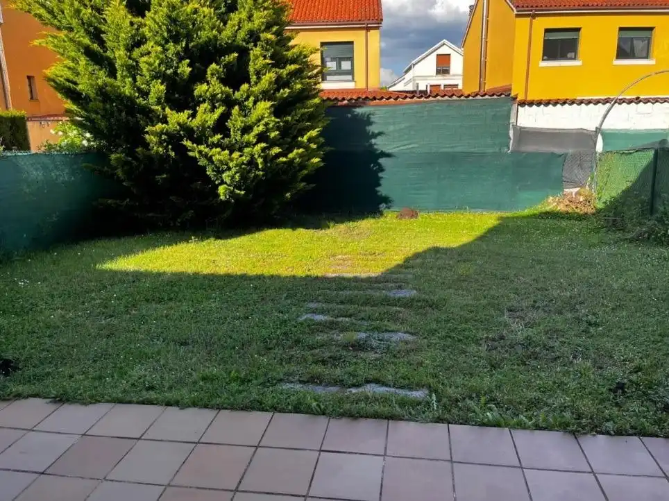 Jardí de Casa adosada en venda en O Pereiro de Aguiar  amb Calefacció, Jardí privat i Traster