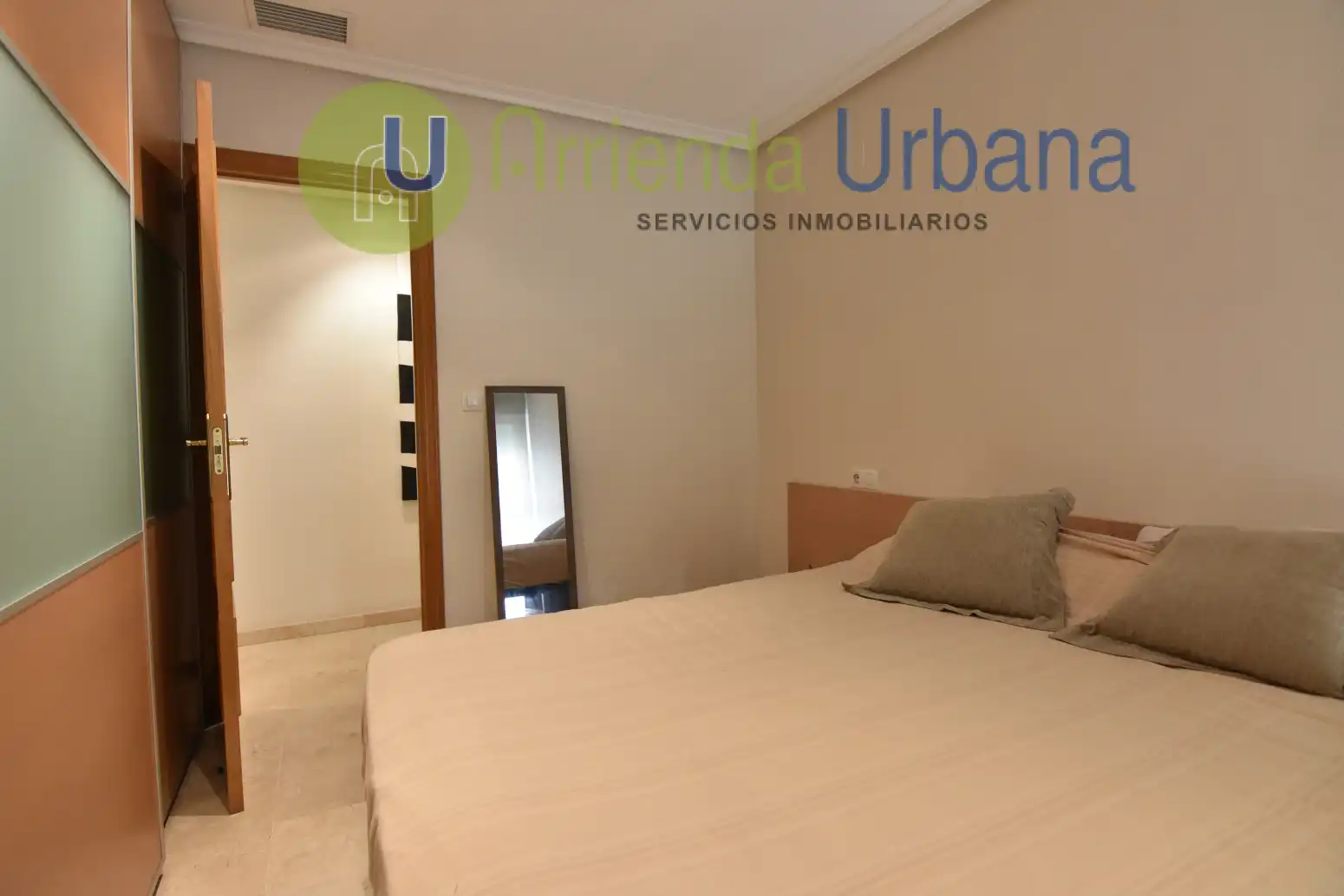 Habitación de Piso de alquiler en Elche / Elx con Aire acondicionado, Calefacción y Amueblado