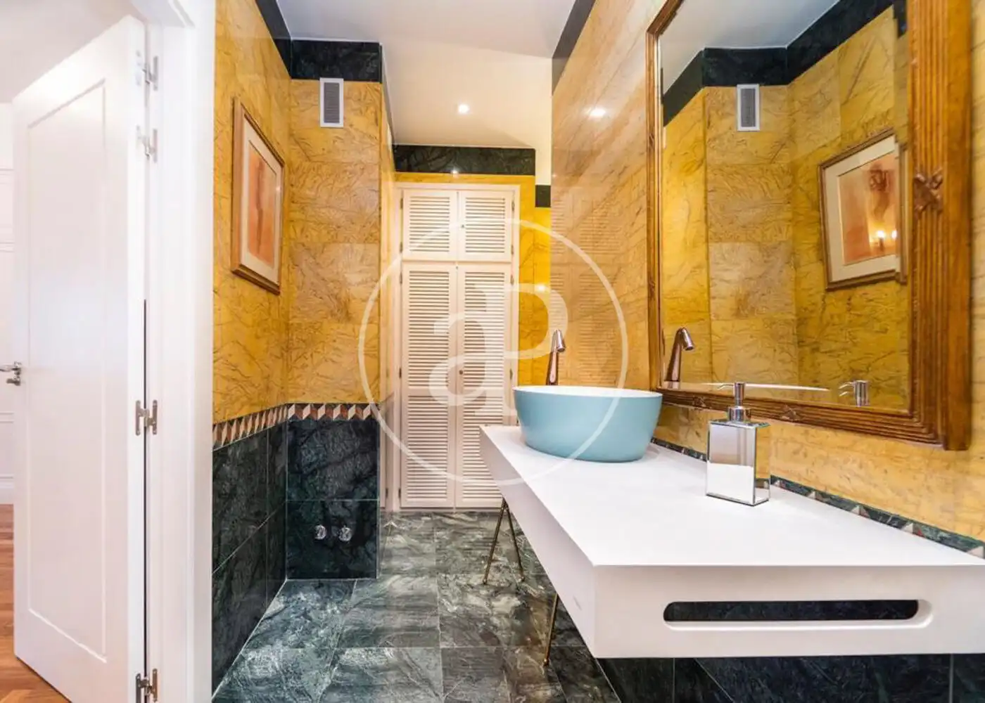 Baño de Piso de alquiler en Madrid con Aire acondicionado y Calefacción