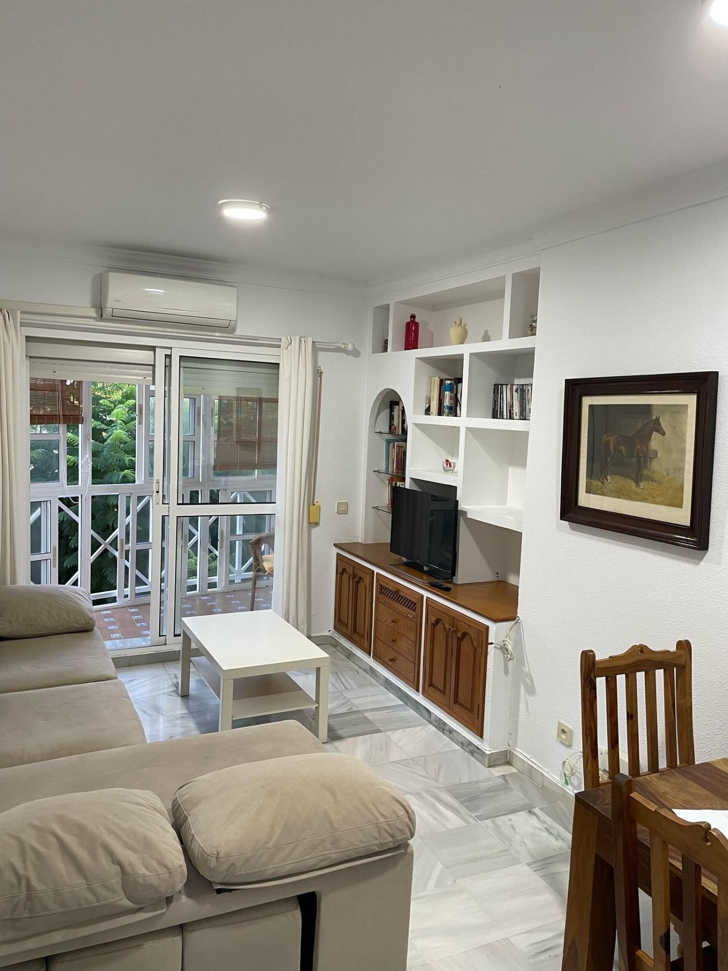 Living room of Flat to rent in El Puerto de Santa María  with Heating, Private garden and Parquet flooring