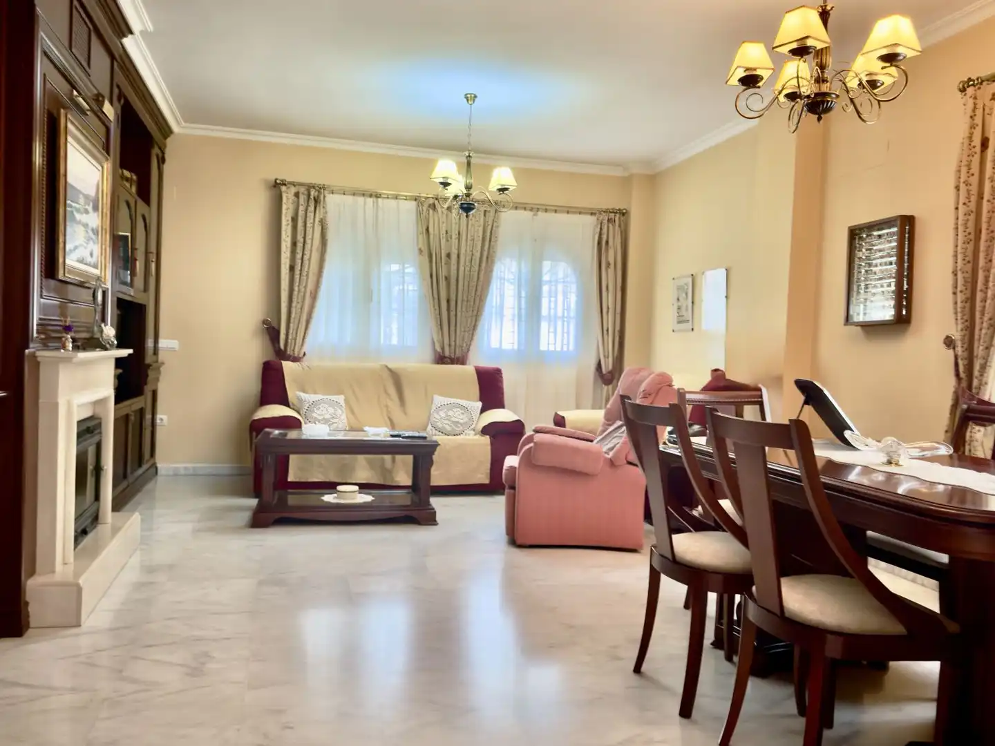 Sala de estar de Casa o chalet en venta en Mairena del Aljarafe con Aire acondicionado, Calefacción y Terraza