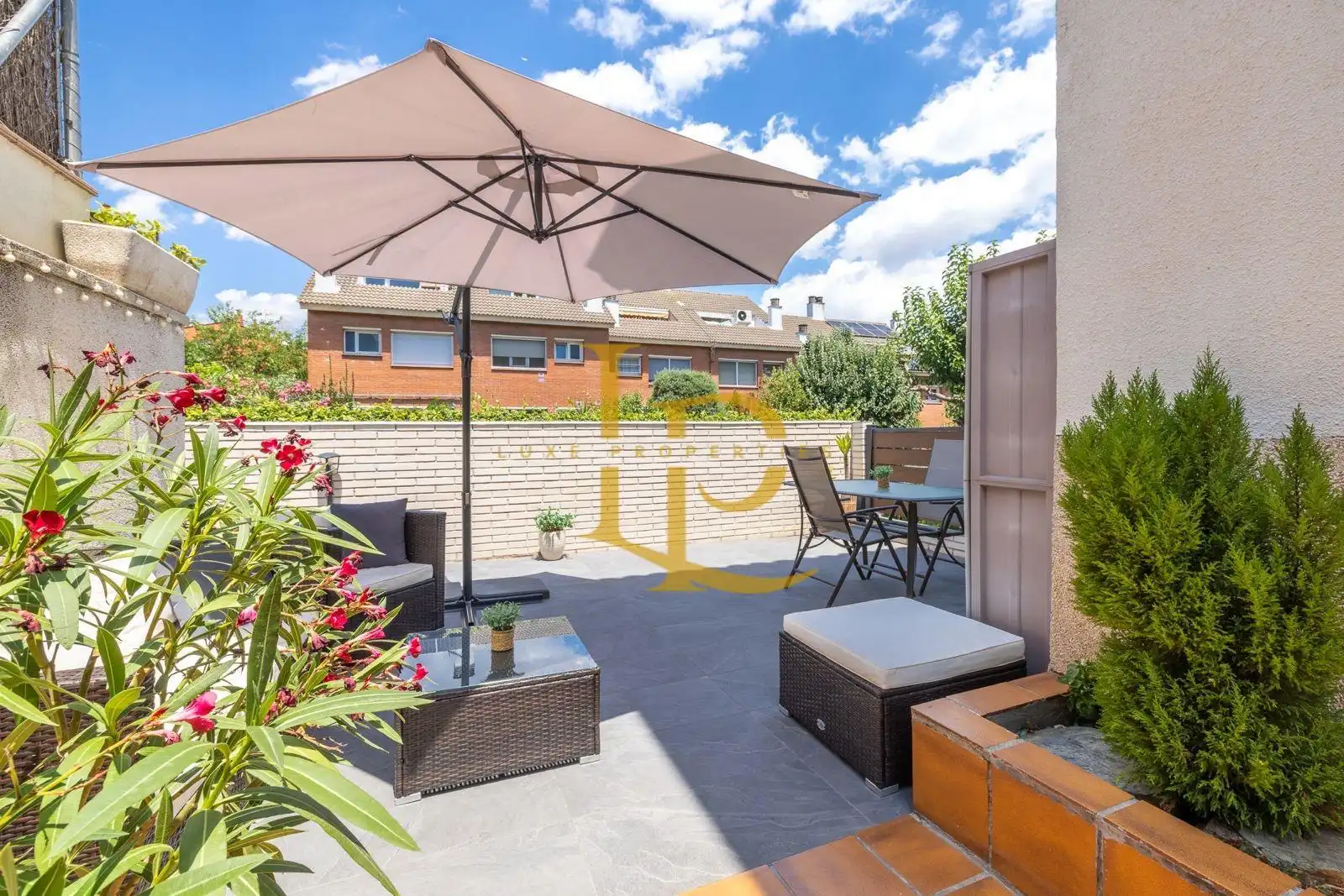 Terraza de Casa adosada en venta en Sant Cugat del Vallès con Aire acondicionado, Calefacción y Jardín privado