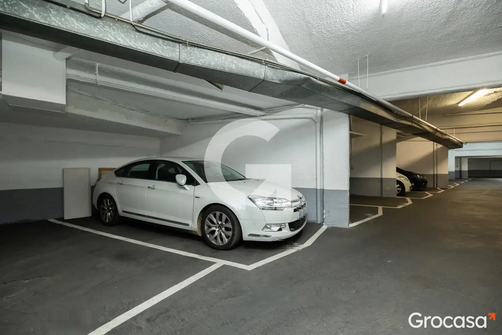 Parking de Dúplex en venta en Barcelona con Aire acondicionado, Calefacción y Jardín privado