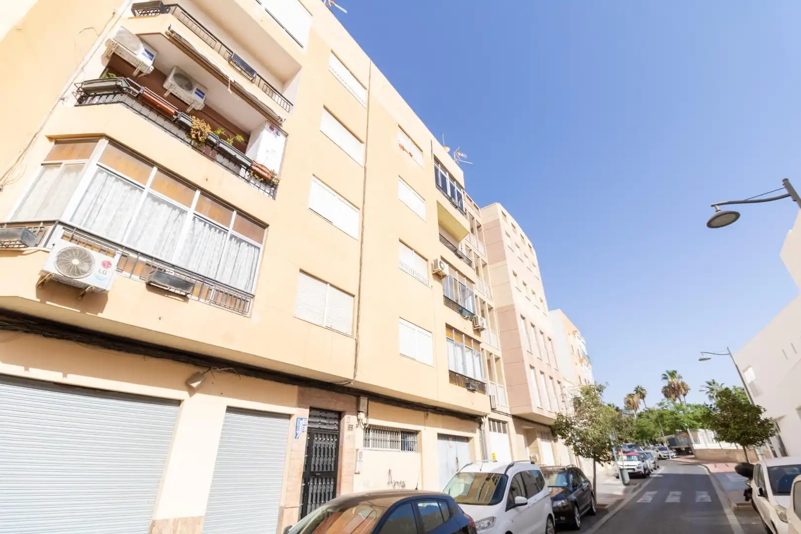 Vista exterior de Pis en venda en Almería amb Aire condicionat i Moblat
