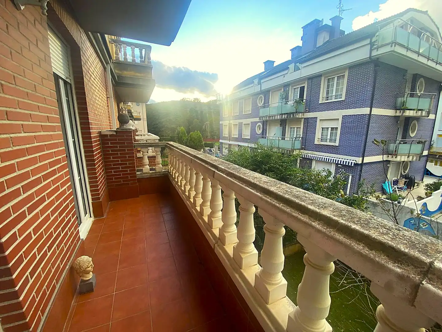 Außenansicht von Maisonette zum Verkauf in Castro-Urdiales mit Heizung, Privatgarten und Terrasse