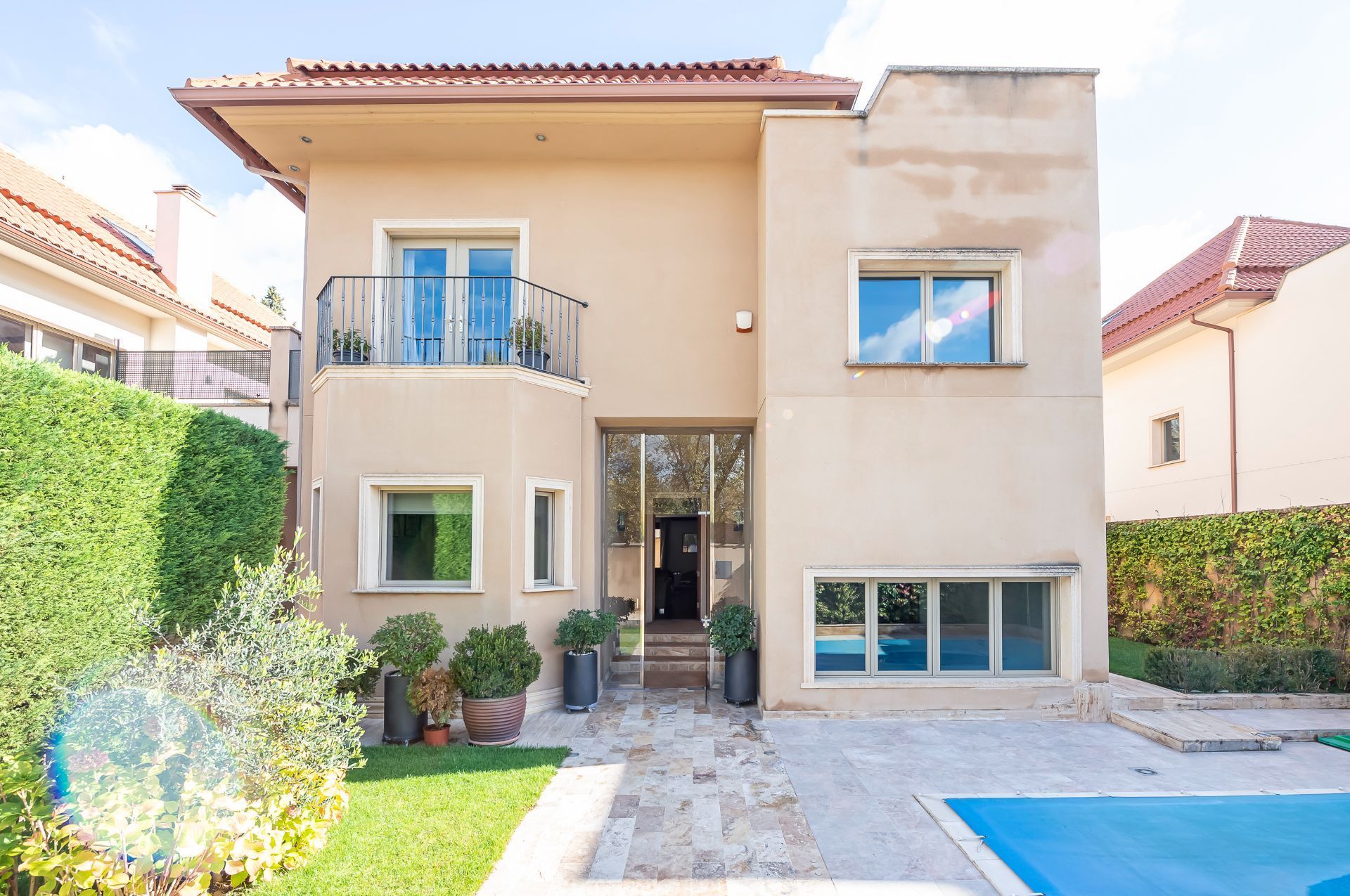 Vista exterior de Casa o chalet de alquiler en  Madrid Capital con Aire acondicionado, Calefacción y Jardín privado