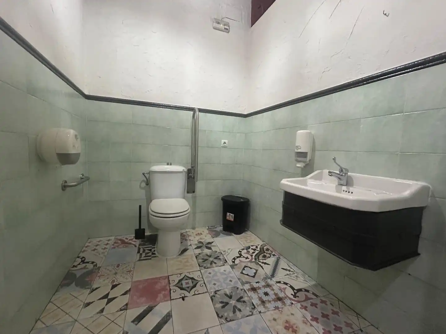Baño de Local en venta en Utrera