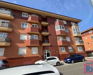 Vista exterior de Apartament de lloguer en Villaquilambre amb Calefacció i Terrassa