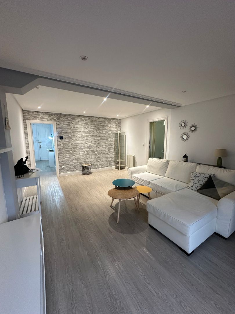 Living room of Flat for sale in Bilbao   with Heating, Terrace and Furnished