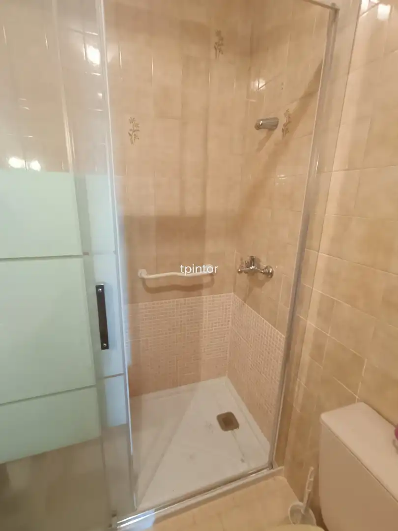 Baño de Piso en venta en Malpartida de Cáceres con Aire acondicionado, Terraza y Amueblado