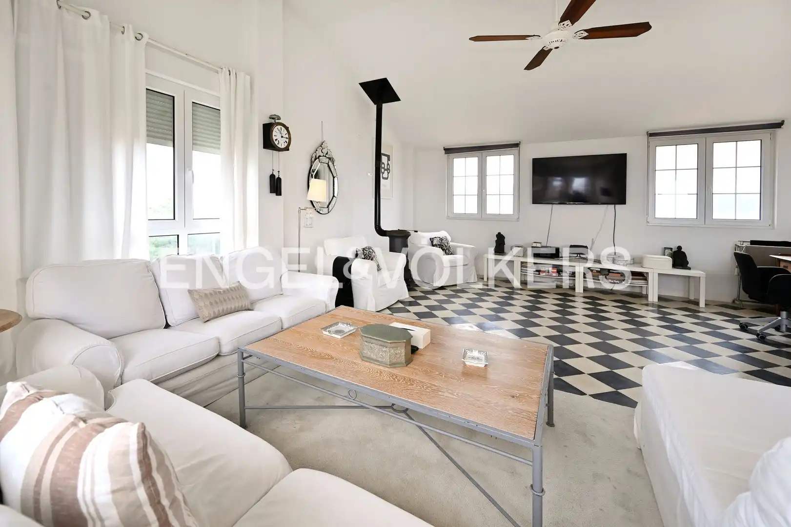 Sala d'estar de Casa o xalet en venda en Piélagos amb Calefacció, Jardí privat i Terrassa