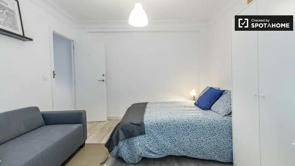 Bedroom of Flat for rent in Valencia  with Air Conditioner, Heating and Furnished