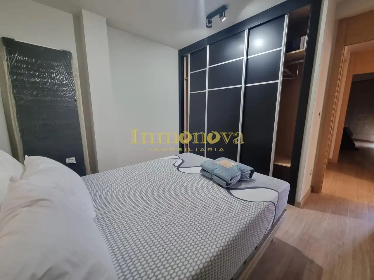Habitación de Piso de alquiler en Cangas  con Calefacción, Amueblado y Balcón