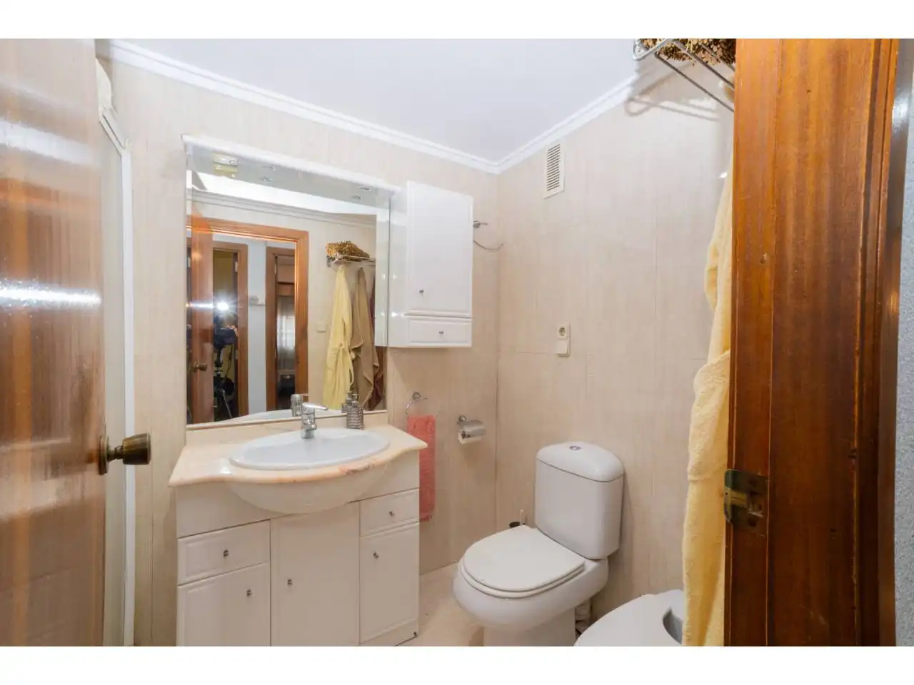 Bathroom of Flat for sale in Valencia  with Air Conditioner, Terrace and Furnished