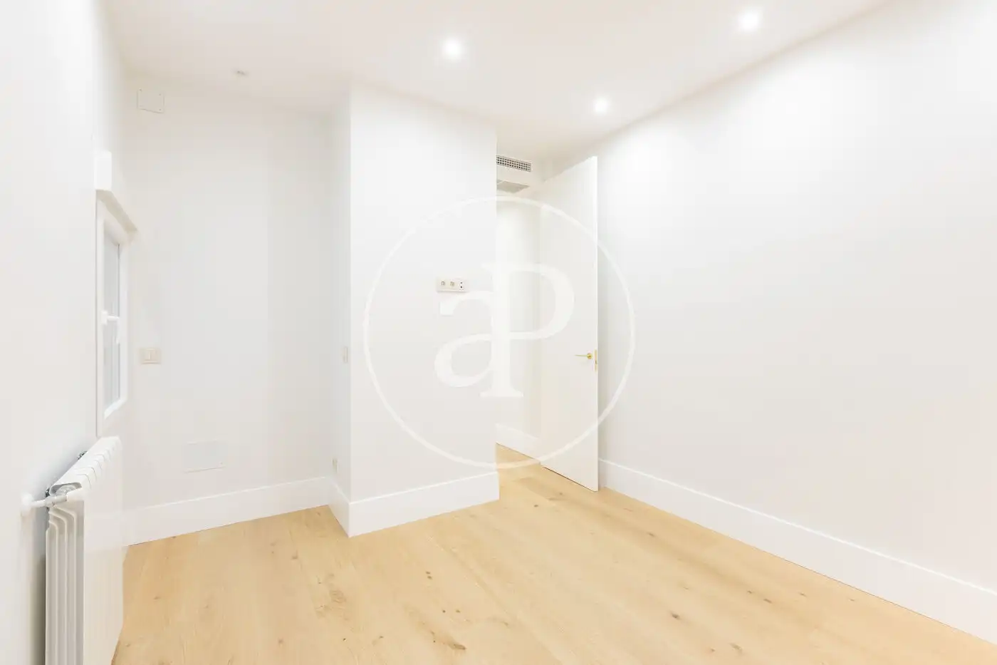 Flat for sale in Madrid  with Air Conditioner and Heating